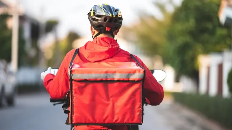 Massa sufre el boomerang de Alberto, que en 2019 hizo promesas a los "monotributistas que reparten pizza en bicicleta"