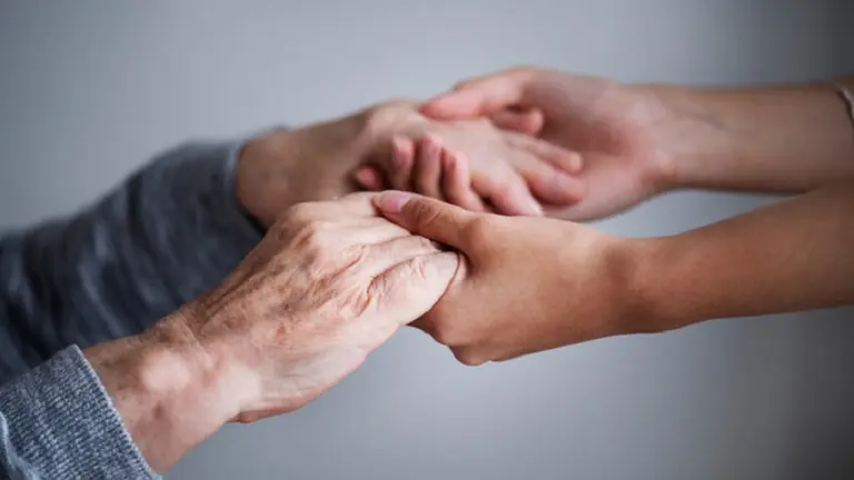 Nuevo tratamiento contra el Alzheimer consiguió grandes beneficios: cuáles son los primeros síntomas de esta enfermedad