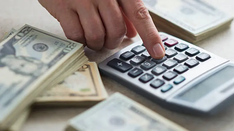 ¿Cuánto es el salario mínimo en Argentina 2023 en dólares?