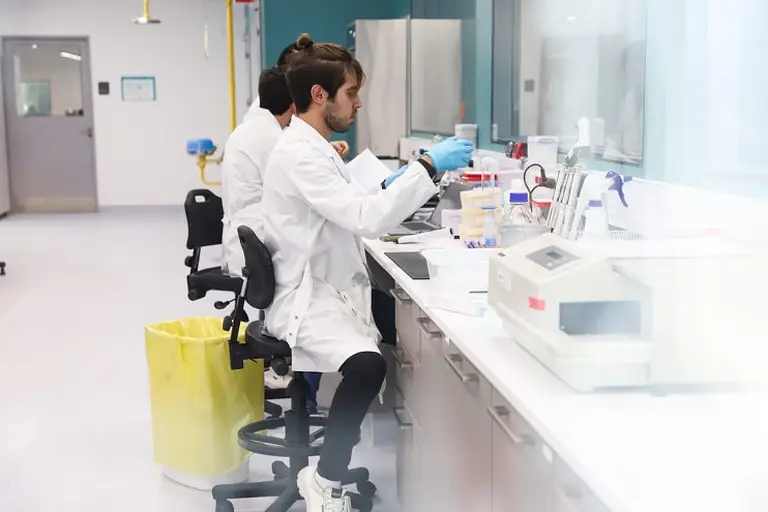 En medio del paro de Sanidad, personal de laboratorios logró importante aumento de sueldo y súper bono