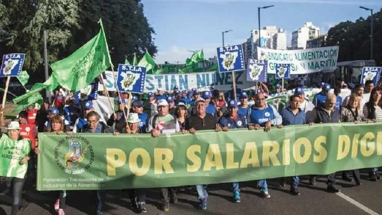 Trabajadores de la Alimentación, en pie de guerra: se movilizan en reclamo de aumento salarial