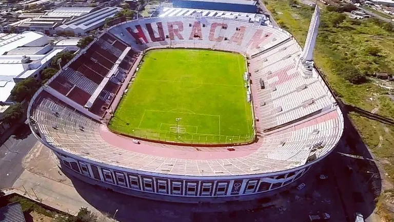 Después de una década, Huracán se queda con terrenos del ferrocarril Belgrano