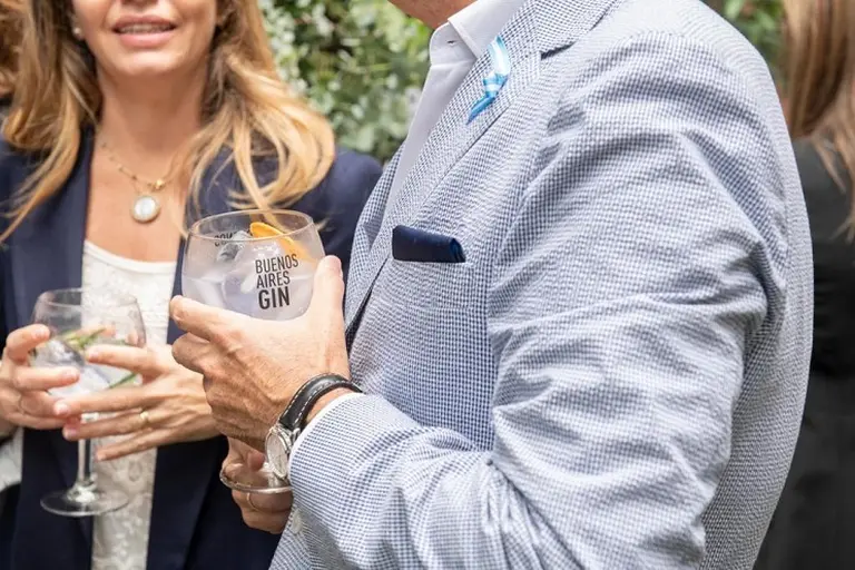 Destilería Moretti: la empresa argentina que inventó el gin tonic tirado, celebró el 25 de mayo en Madrid