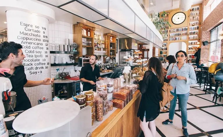 Simulás estar interesado en un producto y te pagan: así funciona el trabajo de "cliente espía"