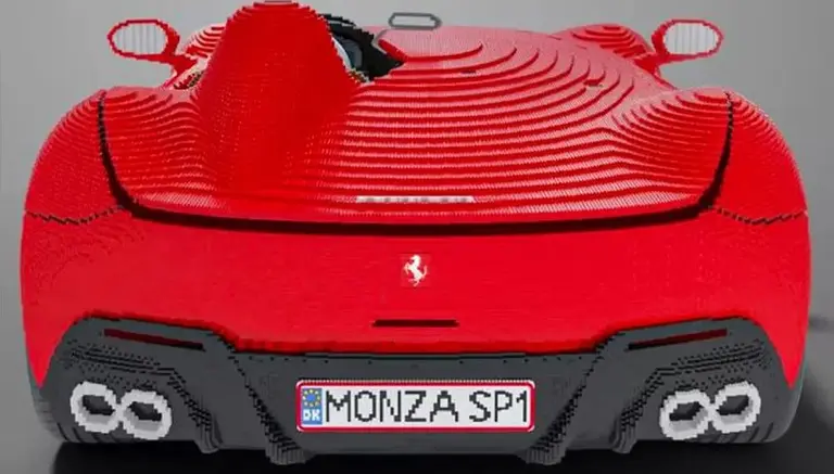 Armaron una Ferrari con 380 mil piezas de Lego y quedó espectacular