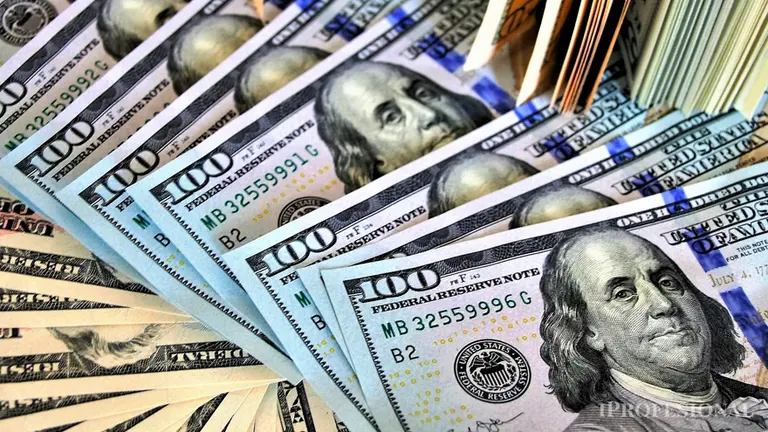 Cómo transferir dólares a cuentas en el al exterior y cuánto se puede enviar