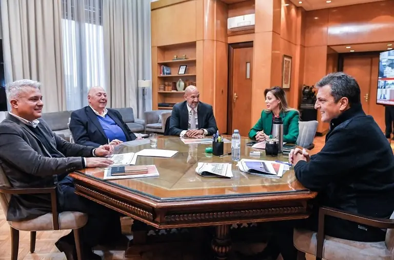 Massa se reunió con el CEO de Aceitera General Deheza, quien le ratificó inversiones por u$s54 millones