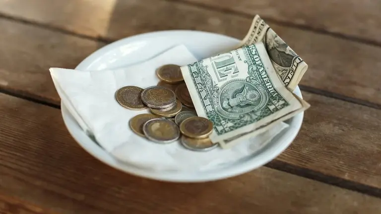 Propina electrónica: qué dice el proyecto para que los mozos puedan recaudar más plata