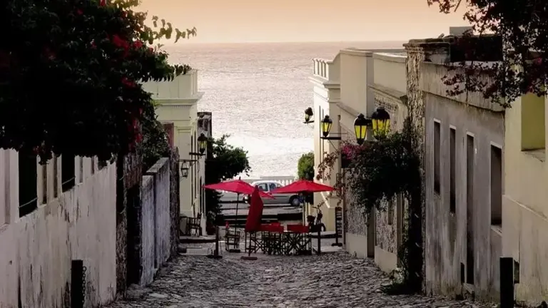 Historia, bodegas y recitales: así es la nueva cara de Colonia que suma razones para cruzar el Río de la Plata