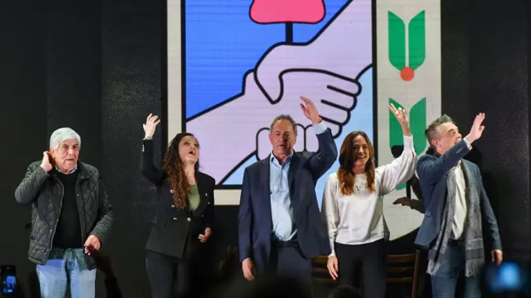 Scioli lanzó su campaña y llevará a Hugo Moyano como candidato a diputado: quién será su referente en la Ciudad