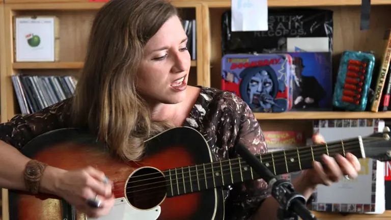 Una cantante explica por qué dejó de usar Airbnb y se aloja solo en hoteles