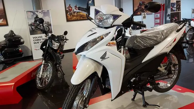 Cuántos pesos se necesitan para comprar alguna de las 10 motos más vendidas de Argentina