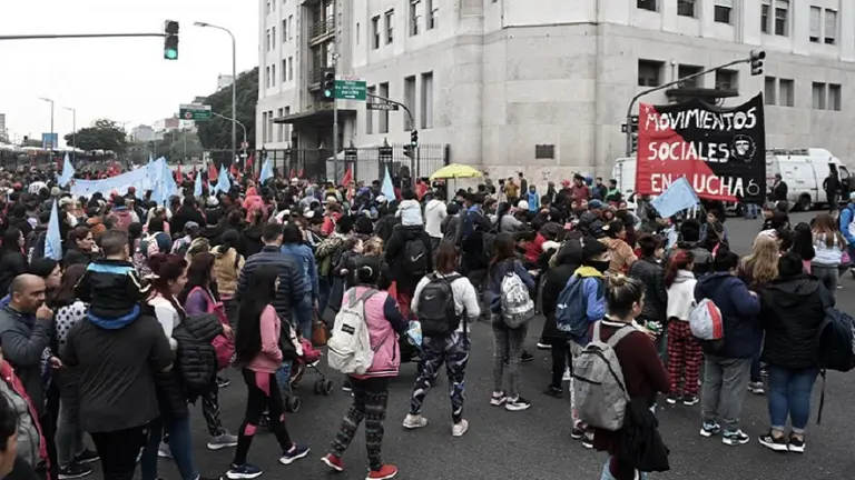 Massa, inquieto: la protesta piquetera recalienta la interna peronista y favorece a Grabois