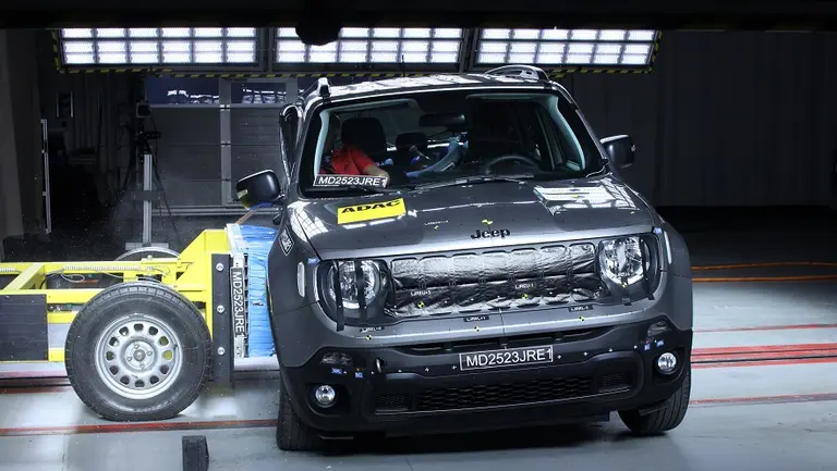 Denuncian a Jeep por "engañar" a sus clientes: ¿Qué tenés que saber antes de comprar un Renegade?