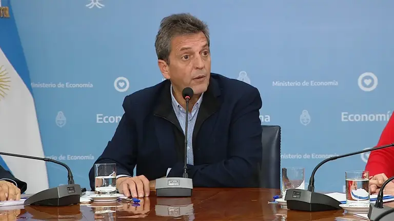 Massa anunció que se levantó el paro de colectivos y cargó contra empresarios: "Nunca más con la gente de rehén"