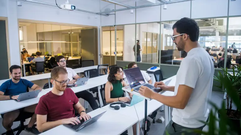 Le Wagon lanza dos bootcamps que te preparan para puestos que pagan sueldos de hasta $460.000