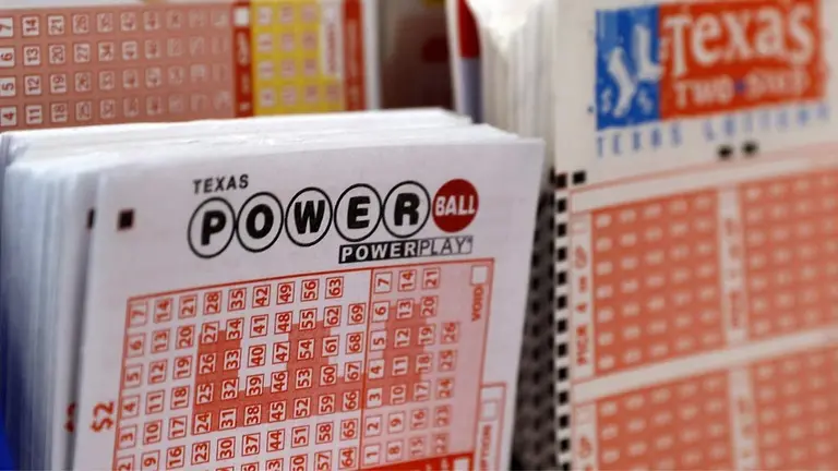Se sortean 875 millones de dólares en el Powerball de Estados Unidos y un argentino puede hacerse millonario