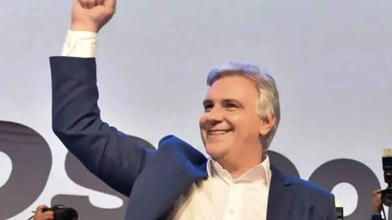 Ley ómnibus: Martin Llaryora la rechazó primero, pero ahora pide su aprobación