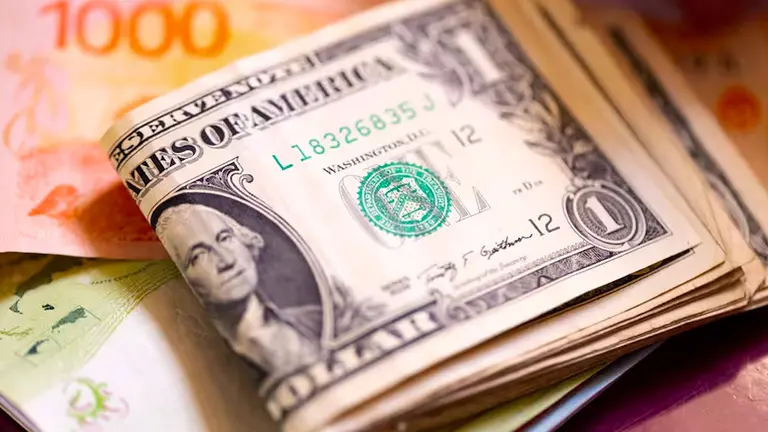 El Banco Central mantuvo el ritmo de devaluación: dólar oficial llegó a $300