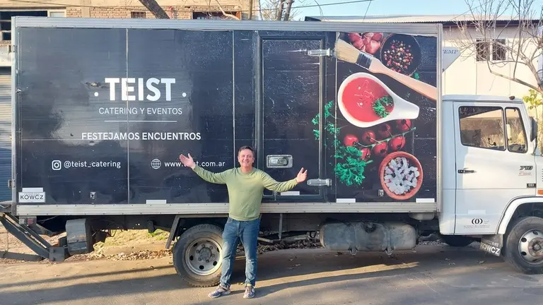 Dejó la psiquiatría y ahora cocina para grandes empresas como Coca Cola, Meta y Pfizer