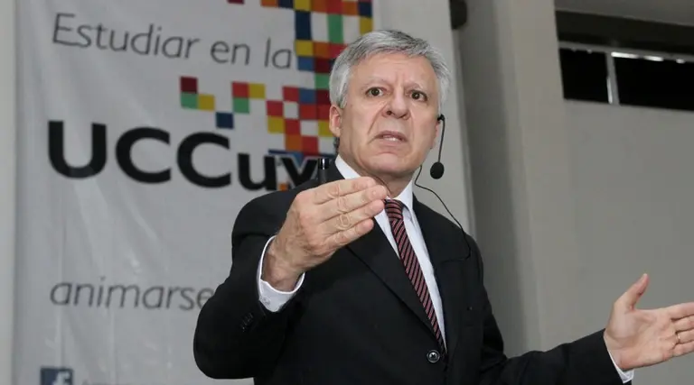 ¿Qué es la "U de la felicidad"?: un médico argentino lo explicó y se hizo viral en las redes