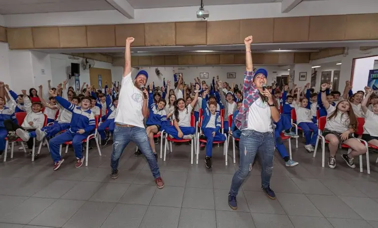 Miles de niños y niñas aprenden sobre cuidado ambiental junto a la "Liga de la Energía"