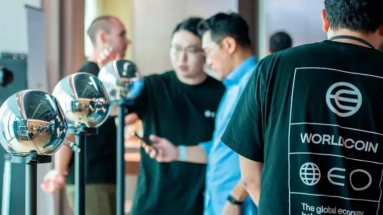 Por qué el creador de ChatGPT quiere escanear 2.000 millones de ojos y ya arrancó en Argentina