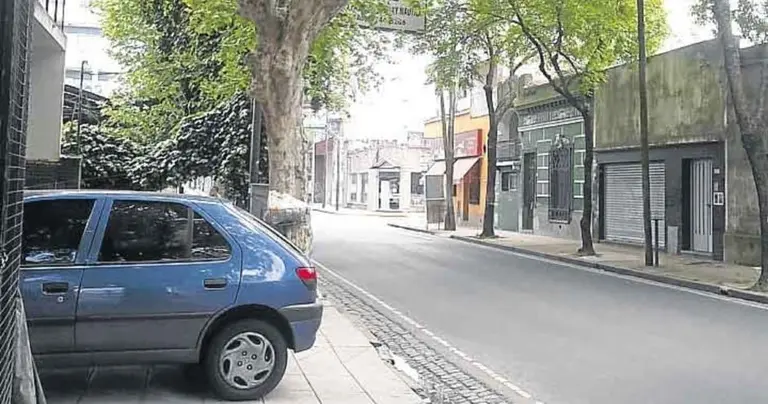 Multas: cuánto cuesta una infracción por estacionar arriba de la vereda