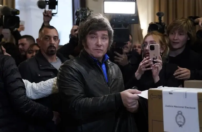 Votó Milei: "El sistema se modifica votando"