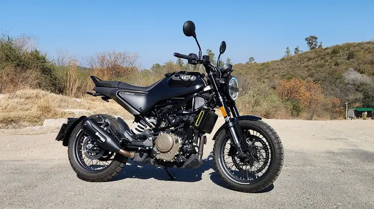 ¿Cómo es conducir la moto más transgresora y rebelde de la Argentina?