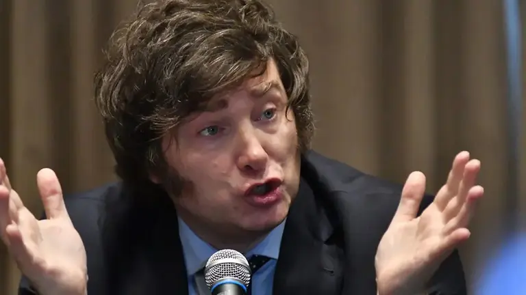 Milei pide la suspensión de la licitación por el 5G y envía una señal a las "telcos"