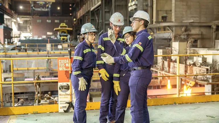 Cuántos empleados tiene Techint y cuál es el sueldo promedio