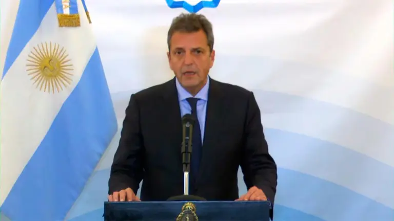 Massa anunció compensaciones para comerciantes víctimas de saqueos y pidió que se aplique el Código Penal