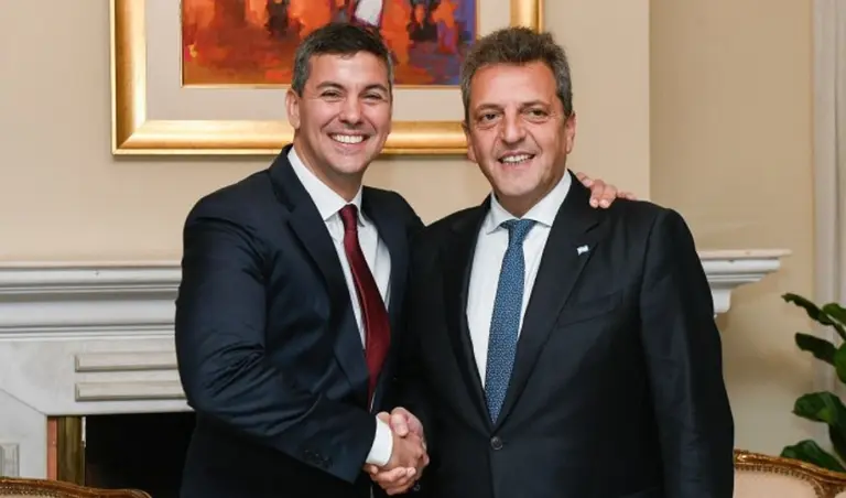 Santiago Peña, presidente de Paraguay, lapidario contra Massa: "Probablemente no le compraría un auto usado"