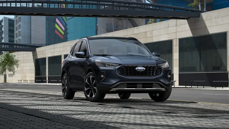 Ford presentó otro de sus modelos electrificados: llega el renovado auto SUV Kuga híbrido