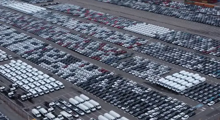 El cementerio de 0km: más de 15.000 autos esperan ser liberados en el puerto de Zárate