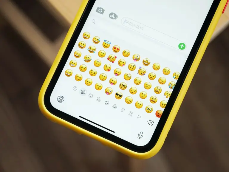 Despedido por interpretar mal un emoji: qué determinó la Justicia