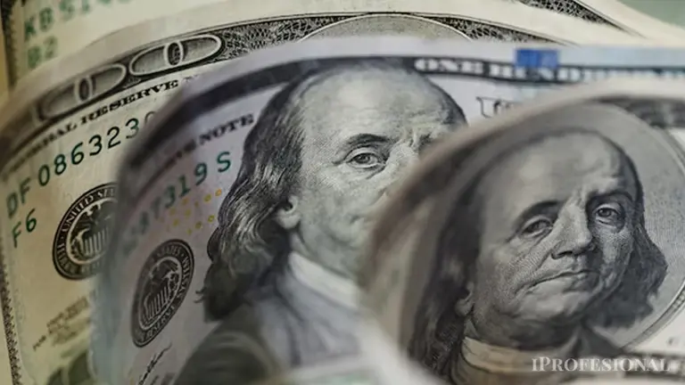 El dólar blue trepa a $738, mientras los precios se recalientan y expertos advierten por el final de la estabilidad cambiaria