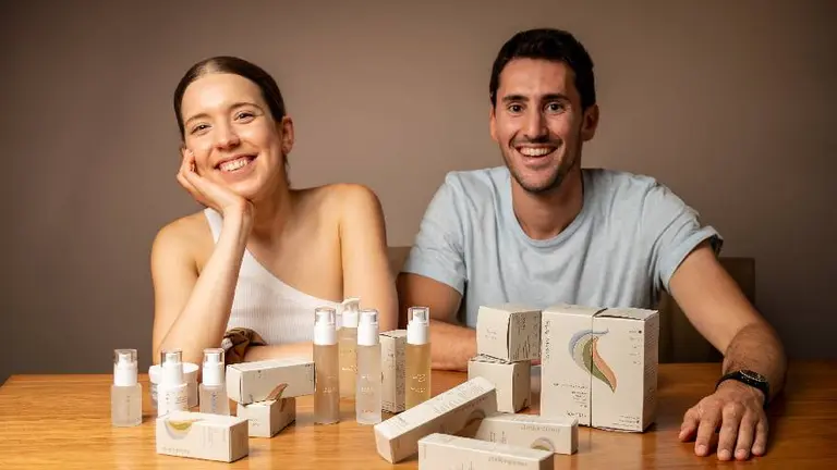 Son primos, juntaron unos dólares y crearon en tiempo récord una marca de estética cruelty-free