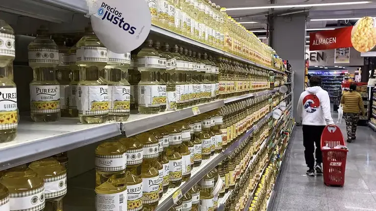 La recesión sigue golpeando al consumo: las ventas minoristas cayeron 7,3% anual en mayo