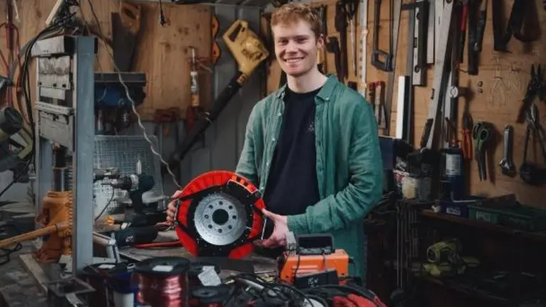 Inventan dispositivo que puede convertir cualquier auto en un híbrido