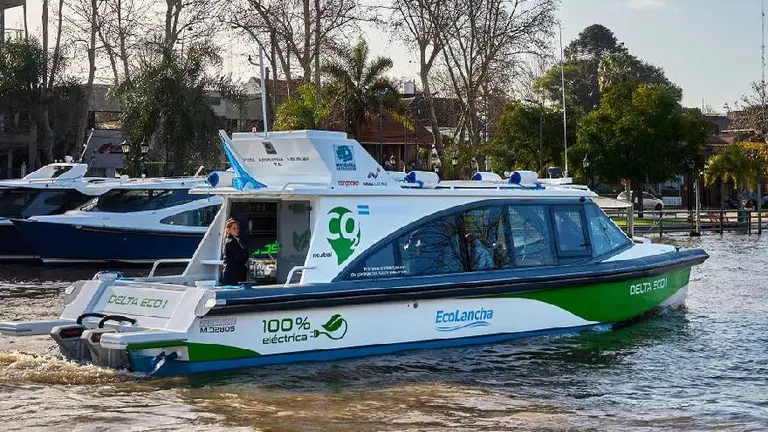 Lanzan primera lancha ecológica fabricada en el país, impulsada por energías renovables