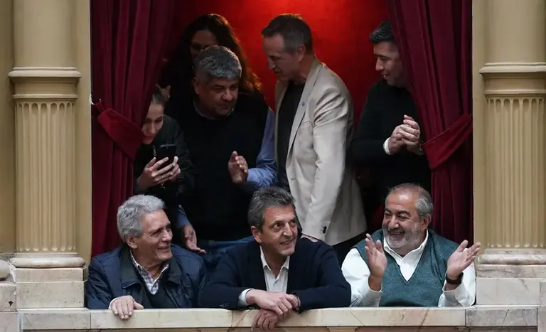 Sin diálogo con el Gobierno, la CGT le propuso una alianza a Massa para "reordenar el peronismo"