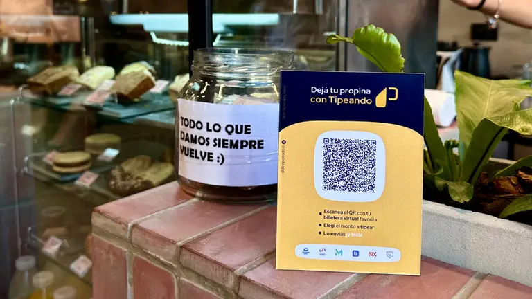 Emprendedores crearon una plataforma para que ningún mozo se quede sin su propina por falta de efectivo
