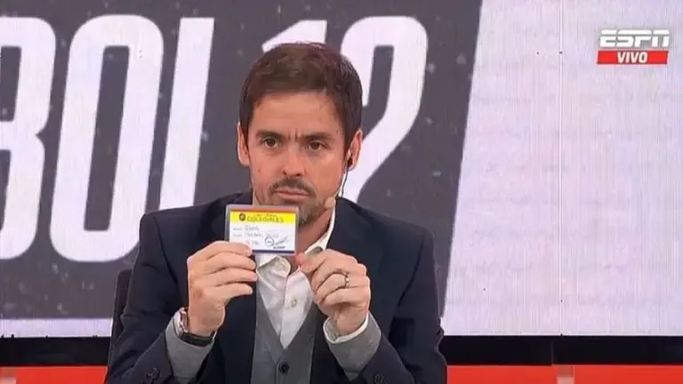 Mariano Closs reveló de qué club es hincha y mostró su carnet de socio
