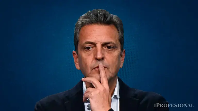 Massa se quita el saco de candidato para enfrentar un posible "jueves negro" y prende velas a Milei y a Xi Jinping