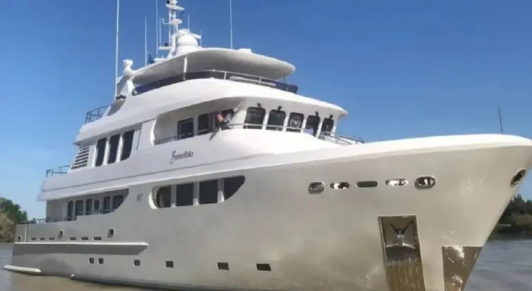 Pusieron a la venta a "Bandido" el yate de los videos de Martín Insaurralde y Sofía Clerici: conocé su descomunal precio