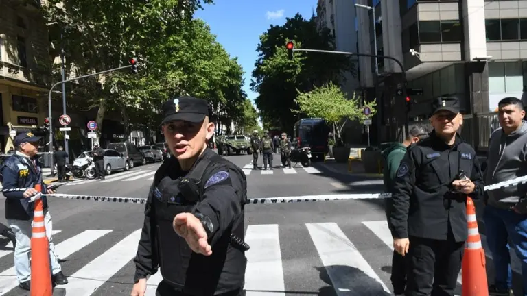 Detuvieron a un ciudadano iraquí con documentación que sería falsa frente a la Embajada de Israel
