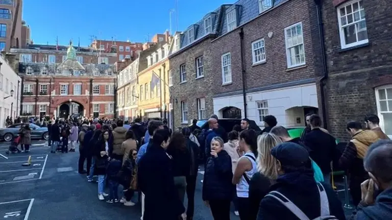 Elecciones 2023: largas filas de argentinos para votar en Londres