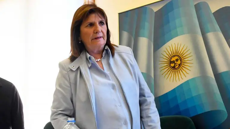 El contundente mensaje de Patricia Bullrich por el botellazo a Javier Milei: "El que las hace, las paga"